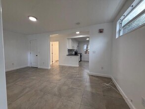 919 2nd St, Unit 4 in West Palm Beach, FL - Building Photo - Building Photo