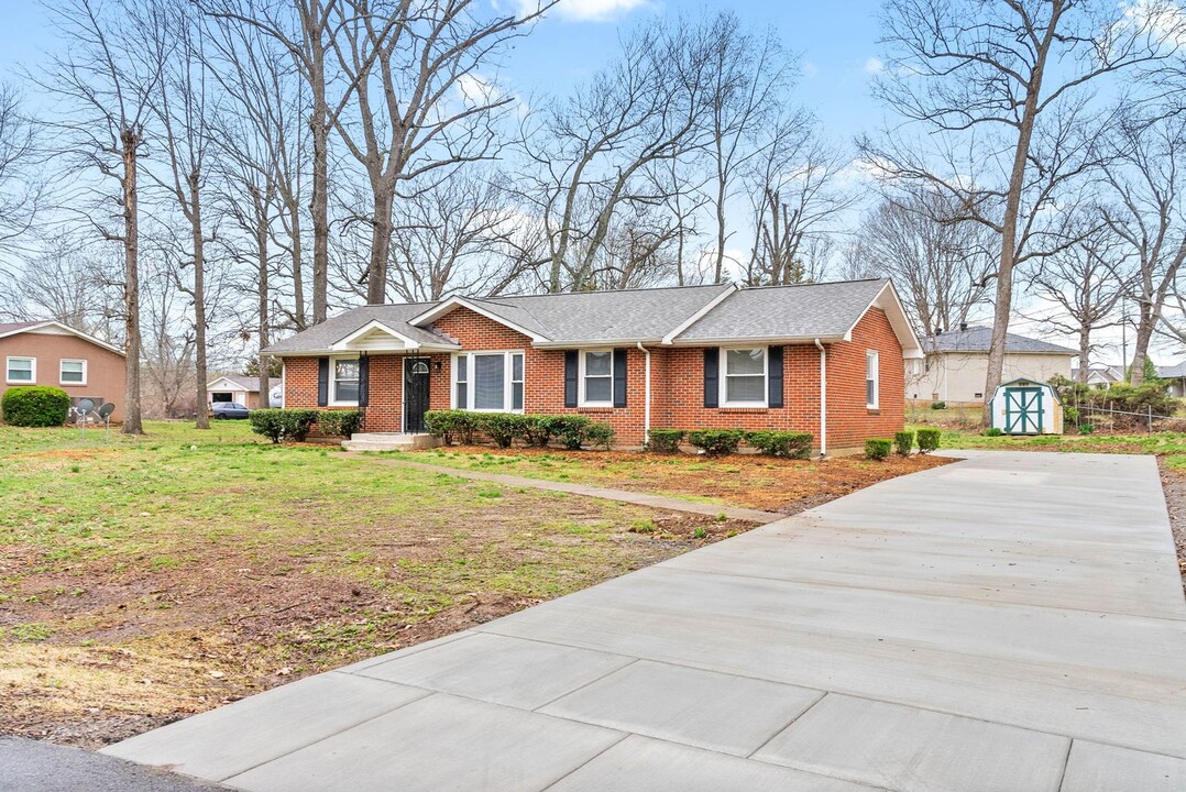 2522 Timberwood Dr in Clarksville, TN - Building Photo