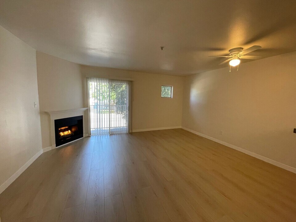 7323 Winnetka Ave in Los Angeles, CA - Building Photo