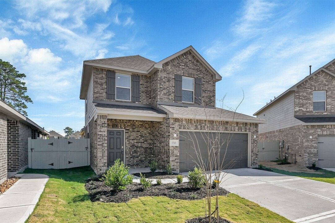 17105 Upland Bent Ct in Shenandoah, TX - Building Photo