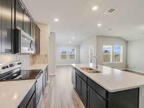 112 Capella Wy in Hutto, TX - Building Photo - Building Photo