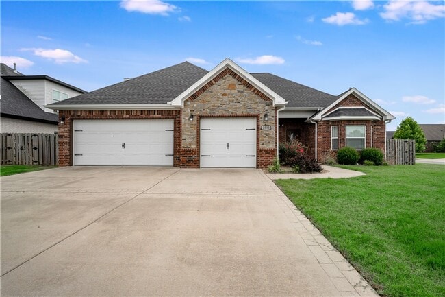 property at 2505 SW Worthington Ave