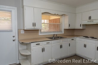 300 Oakland Ave in Morganton, NC - Building Photo - Building Photo