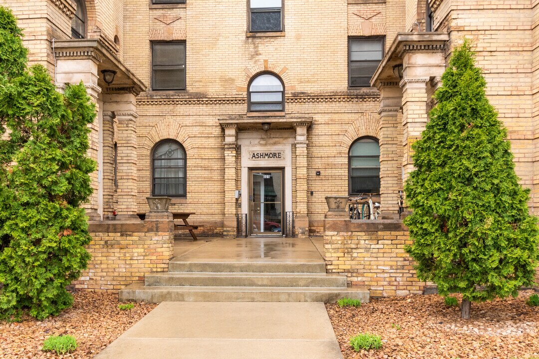 327 6th Ave SE in Minneapolis, MN - Foto de edificio