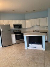 10041 Perfect Dr in Port St. Lucie, FL - Foto de edificio - Building Photo