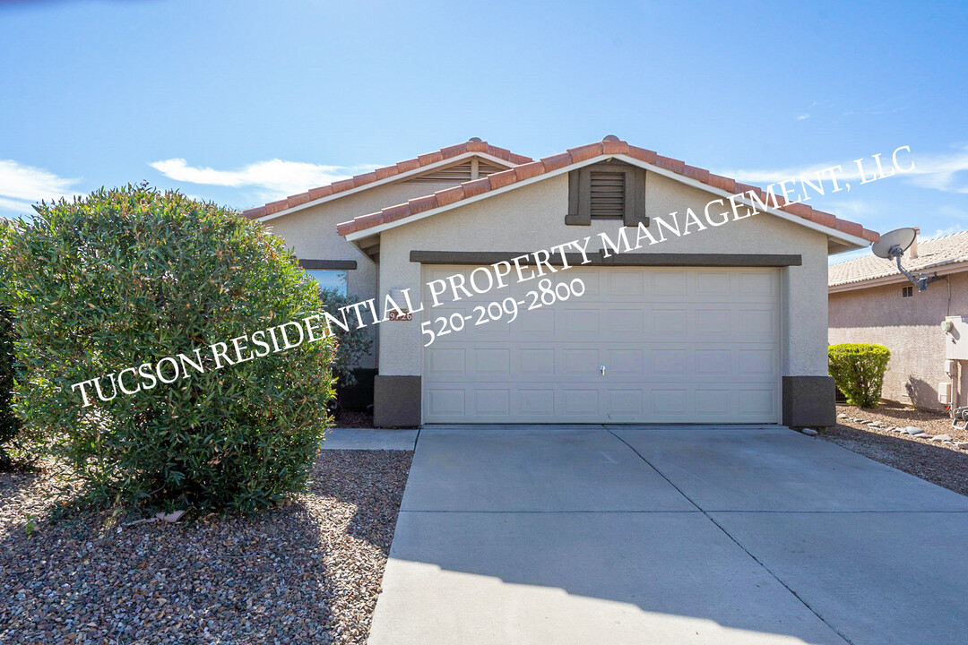 9126 E Calle Arroyo Rapido in Tucson, AZ - Building Photo