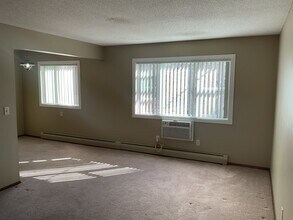 330 Annapolis in West St. Paul, MN - Building Photo - Interior Photo
