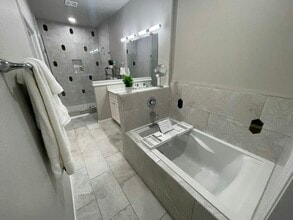 1021 Calvin St in Houston, TX - Building Photo - Building Photo
