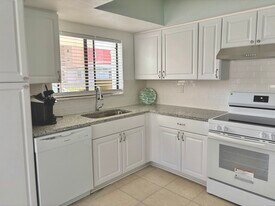 107 176th Ter W in Redington Shores, FL - Building Photo