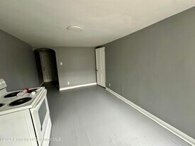 306 Wyoming Ave in Wyoming, PA - Building Photo