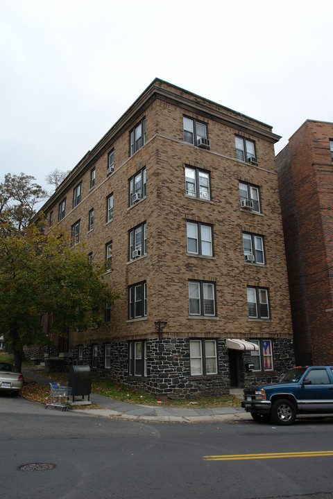 1 Morris Cres in Yonkers, NY - Foto de edificio