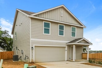 10106 Gap Crk in San Antonio, TX - Foto de edificio - Building Photo