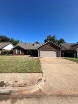17600 Durbin Park Rd in Edmond, OK - Building Photo