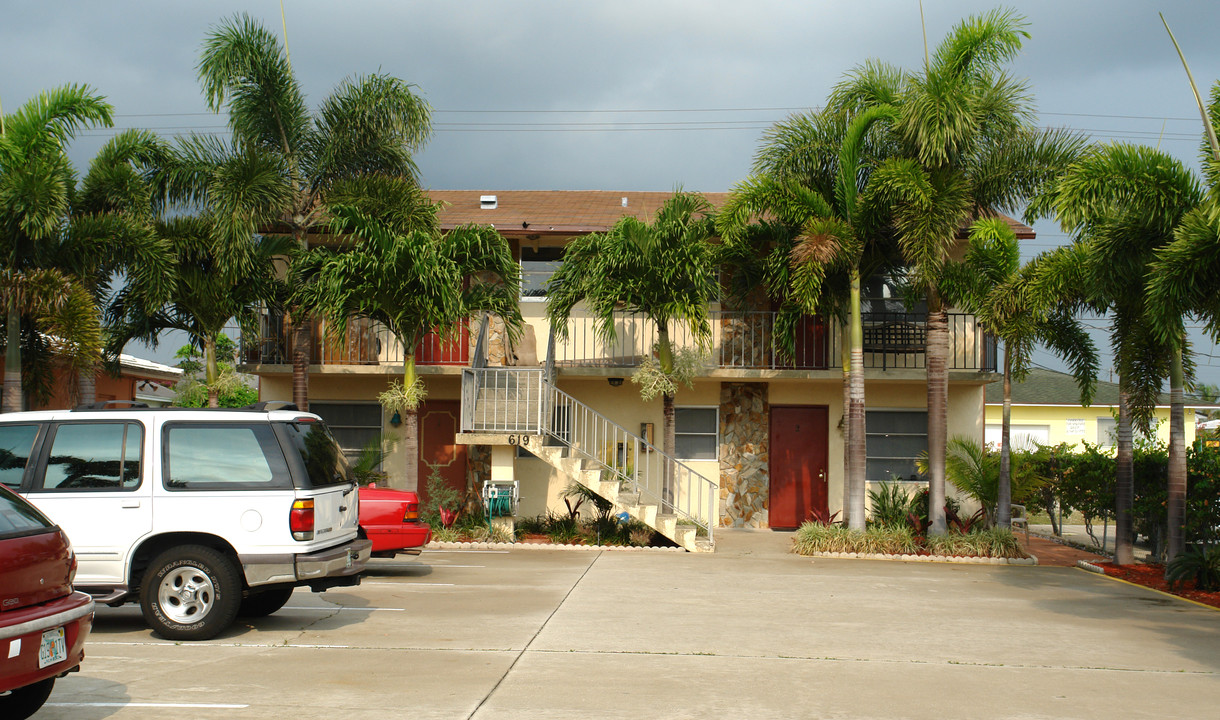 619 N Federal Hwy in Lake Worth, FL - Foto de edificio