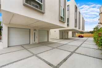 10742 Hortense St in Los Angeles, CA - Building Photo - Building Photo