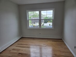 332 51st St in Lindenhurst, NY - Building Photo - Building Photo
