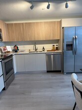 10743 NW 78th Ter, Unit B1 in Miami, FL - Foto de edificio - Building Photo