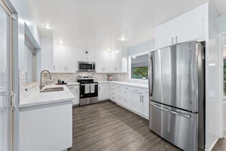 16406 Marine View Dr SW in Burien, WA - Building Photo - Building Photo