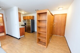 Lake Street Manor in Minneapolis, MN - Building Photo - Building Photo