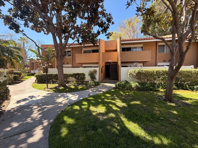 1101 W MacArthur Blvd in Santa Ana, CA - Building Photo - Building Photo