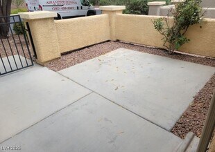 8501 Sherwood Park Dr in Las Vegas, NV - Building Photo - Building Photo