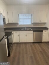 5663 St Thomas Dr in Lithonia, GA - Building Photo - Building Photo