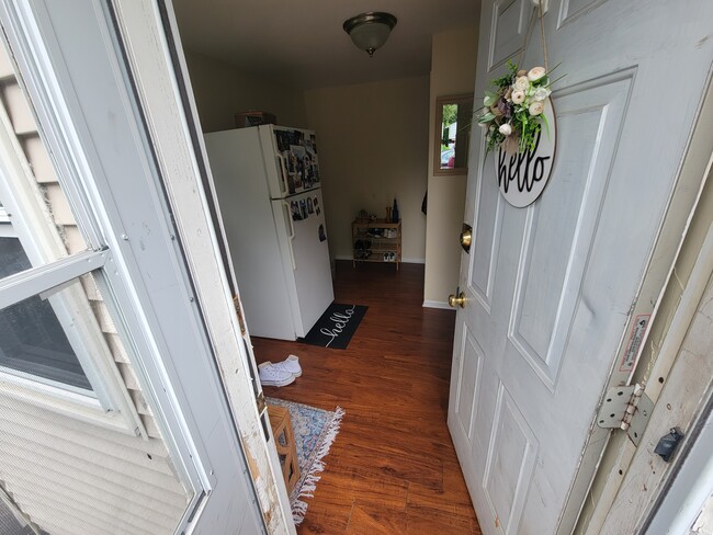 450 Linden Ave, Unit Right or West