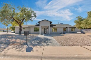 4241 E Calle Tuberia in Phoenix, AZ - Building Photo