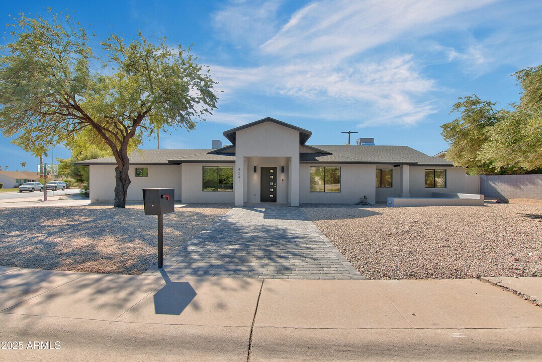 4241 E Calle Tuberia in Phoenix, AZ - Building Photo