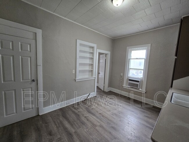 813 W 2nd St in Waterloo, IA - Building Photo - Building Photo