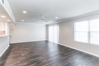 University Woods Duplexes in Waco, TX - Building Photo - Interior Photo