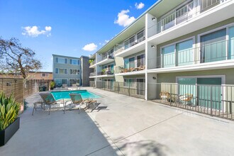 Skyview Apartments in Signal Hill, CA - Building Photo - Building Photo