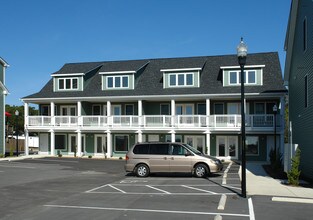 5016 E Oak Island Dr in Oak Island, NC - Building Photo - Building Photo
