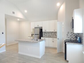 230 Northlawn St in Montgomery, TX - Building Photo - Building Photo