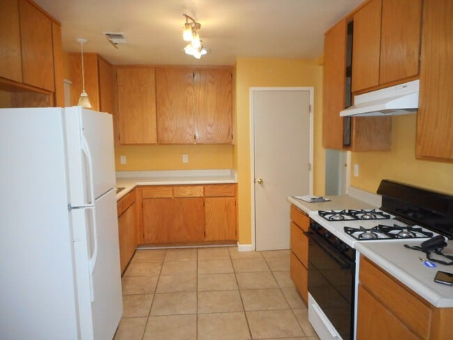 650 Pearl Cir in Susanville, CA - Foto de edificio - Building Photo