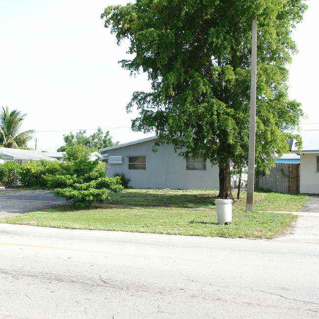 5981 NW 15th St in Fort Lauderdale, FL - Foto de edificio - Building Photo