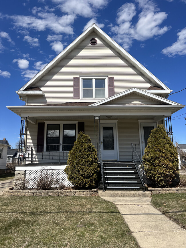 912 Merritt Ave in Oshkosh, WI - Building Photo - Building Photo