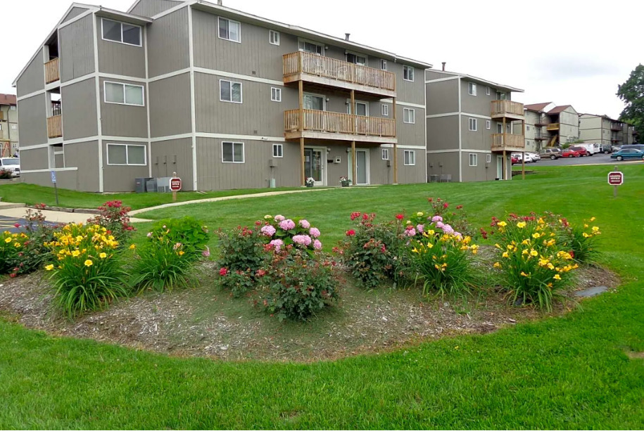 West Wind Apartments in Buchanan, MI - Building Photo