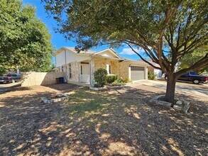 11501 Jim Thorpe Ln in Austin, TX - Building Photo - Building Photo