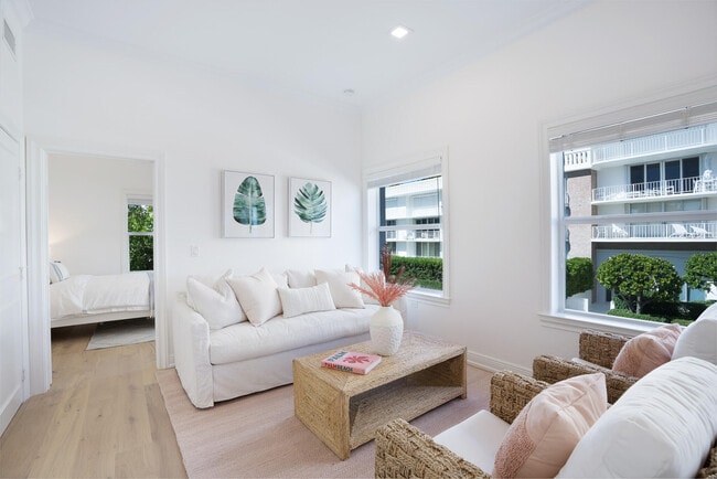 106 Hammon Ave in Palm Beach, FL - Building Photo - Building Photo