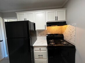 5858 Century Oaks Dr in Fayetteville, NC - Foto de edificio - Building Photo