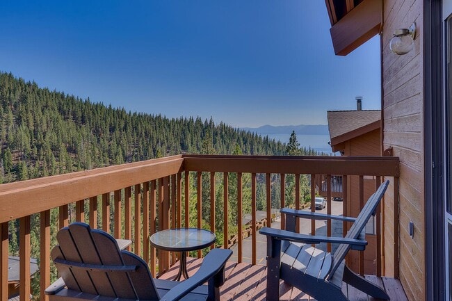 400 Fairview Blvd in Incline Village, NV - Building Photo - Building Photo