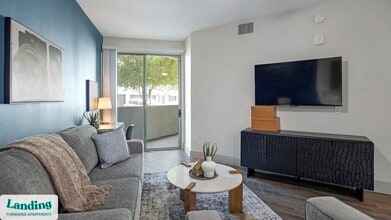 2323 E Highland Ave in Phoenix, AZ - Building Photo - Building Photo