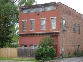 165 Ulster Ave in Saugerties, NY - Building Photo