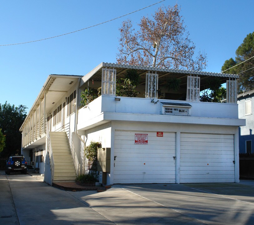 10814-10818 Blix St in West Toluca Lake, CA - Building Photo