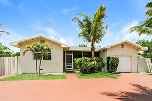 727 S Pine St in Lake Worth Beach, FL - Building Photo
