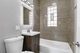 545 N Drake Ave, Unit 3 in Chicago, IL - Foto de edificio - Building Photo