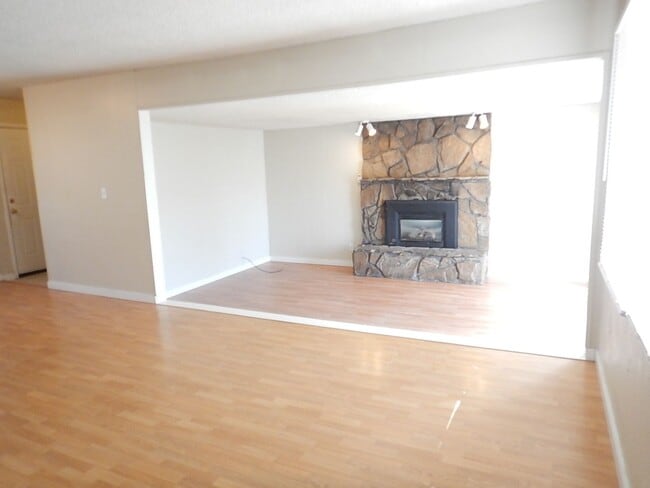207 SW Ewen St in Prineville, OR - Building Photo - Building Photo