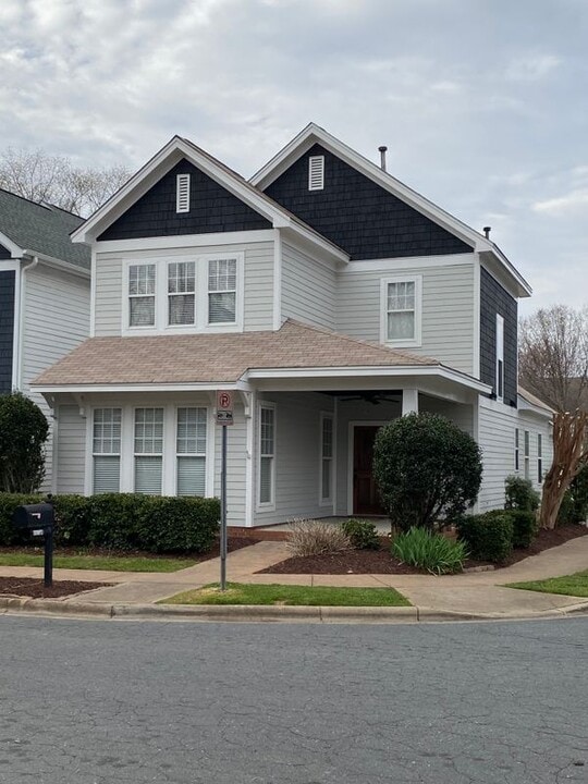 11334 Charlotte View Dr in Charlotte, NC - Building Photo