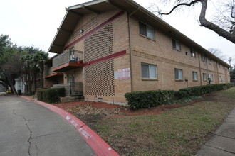 Upper E - Kahlua (OLD) in Dallas, TX - Building Photo - Building Photo